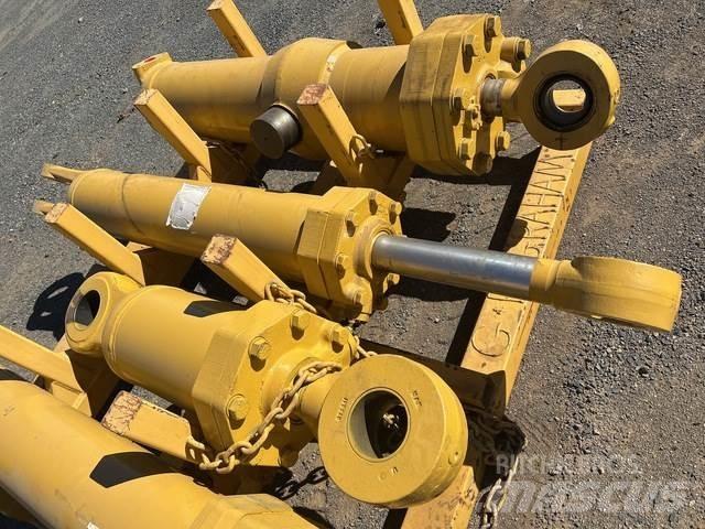CAT 657E Transportas - Kita