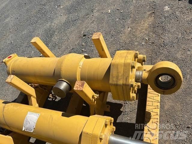CAT 657E Transportas - Kita