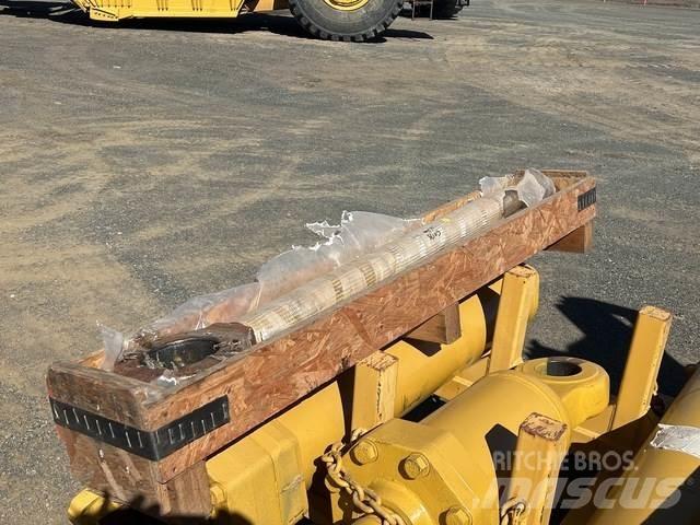 CAT 657E Transportas - Kita