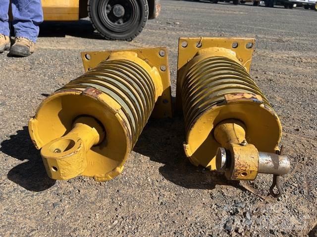 CAT 657E Transportas - Kita