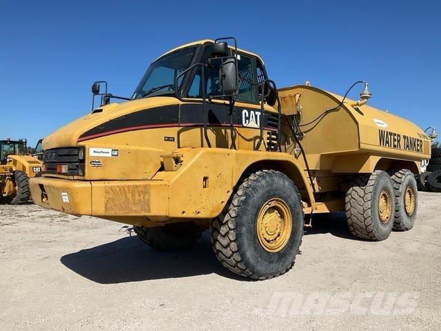 CAT 725 Vandens sunkvežimiai