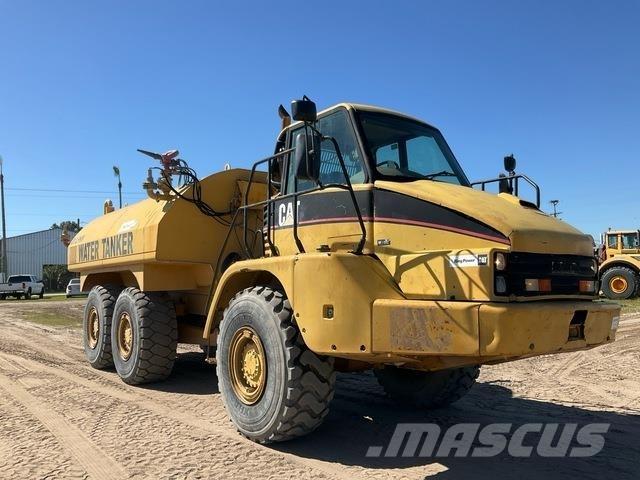 CAT 725 Vandens sunkvežimiai