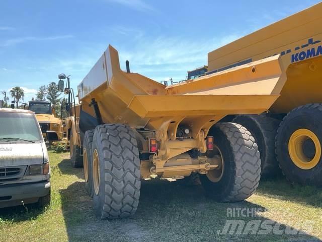 CAT 725C2 Karjeriniai savivarčiai