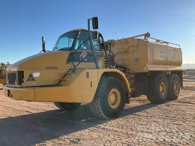 CAT 735 Vandens sunkvežimiai