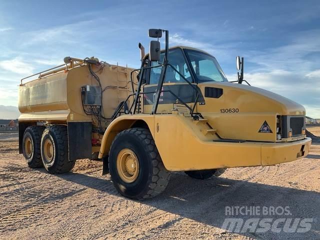CAT 735 Vandens sunkvežimiai