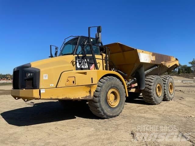 CAT 740B Karjeriniai savivarčiai