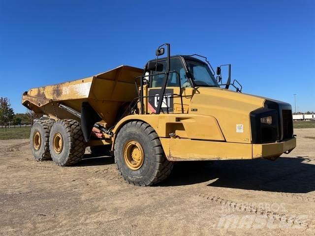 CAT 740B Karjeriniai savivarčiai
