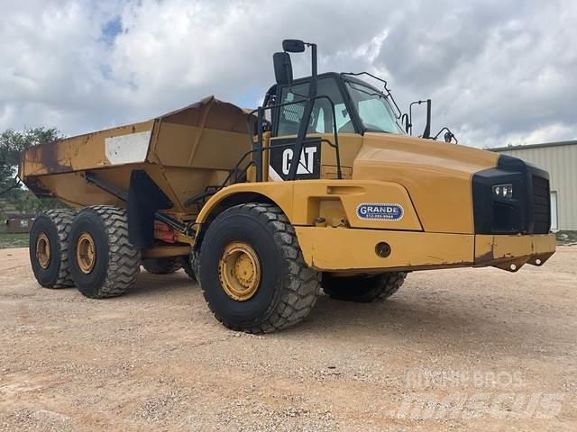 CAT 740B Karjeriniai savivarčiai