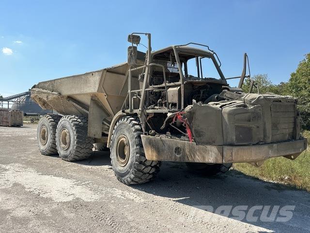 CAT 740B Karjeriniai savivarčiai