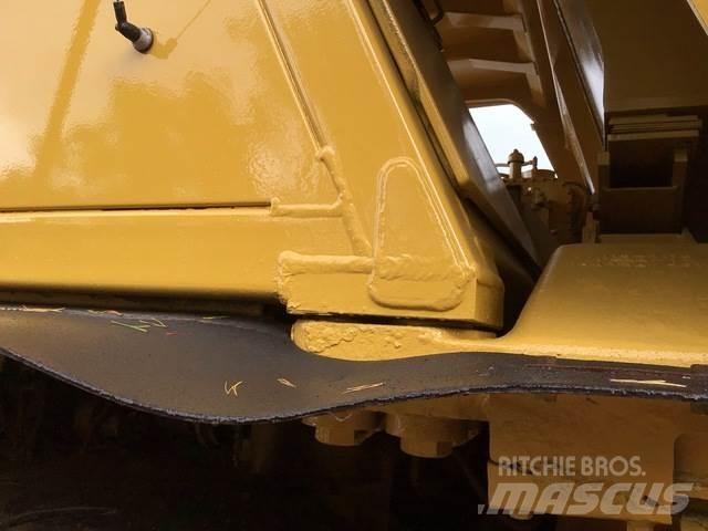 CAT 775E Karjeriniai savivarčiai