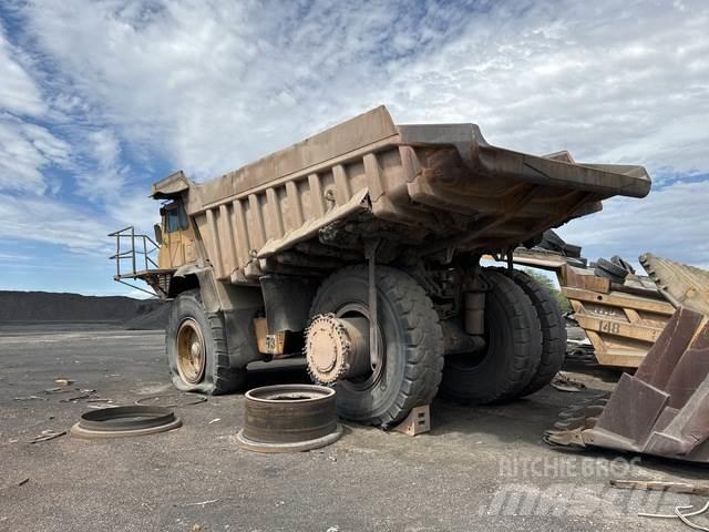 CAT 777B Karjeriniai savivarčiai