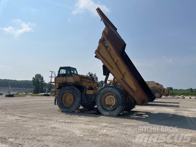 CAT 777D Karjeriniai savivarčiai