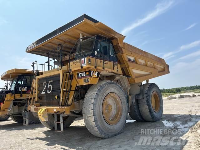 CAT 777D Karjeriniai savivarčiai