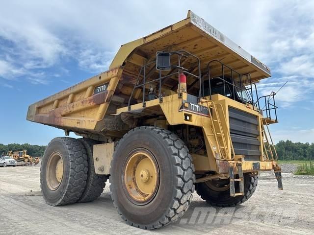 CAT 777D Karjeriniai savivarčiai