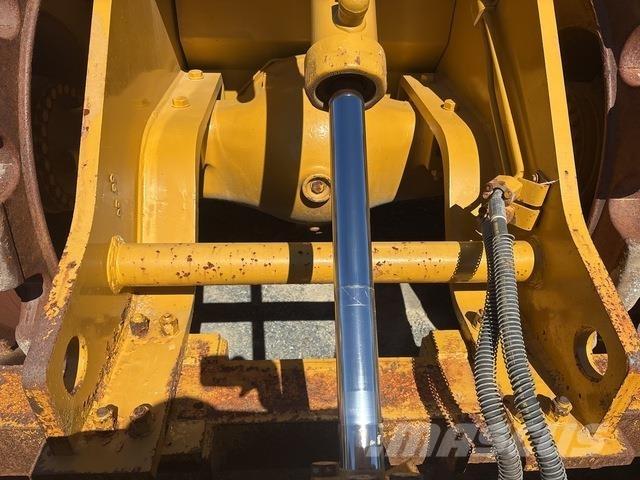 CAT 825H Gruntiniai volai