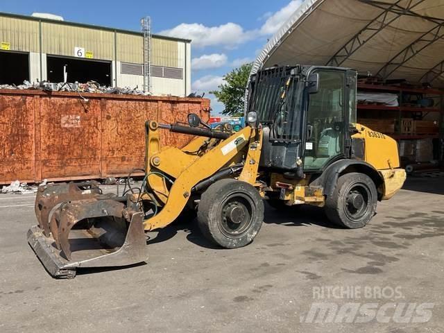 CAT 906H Naudoti ratiniai krautuvai