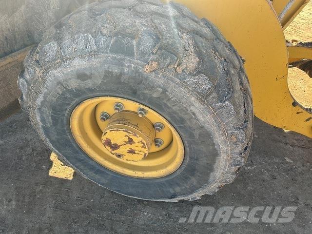 CAT 906H Naudoti ratiniai krautuvai