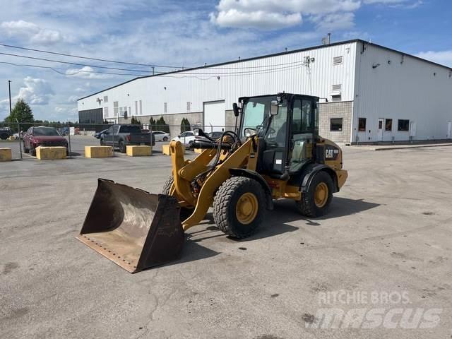 CAT 906M Naudoti ratiniai krautuvai