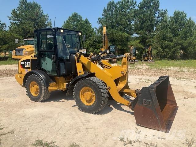 CAT 906M Naudoti ratiniai krautuvai