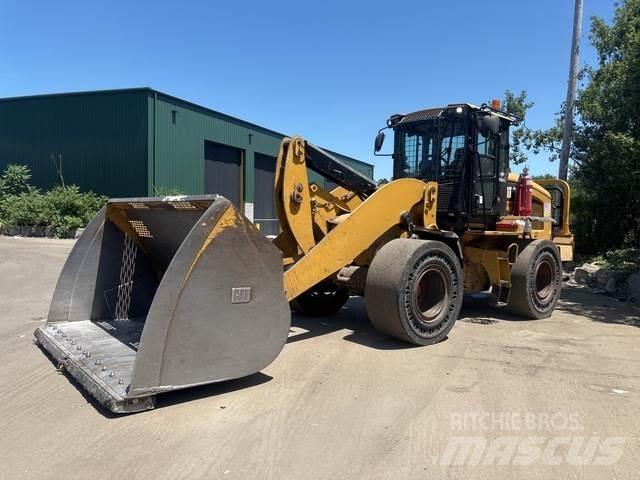 CAT 930K Naudoti ratiniai krautuvai