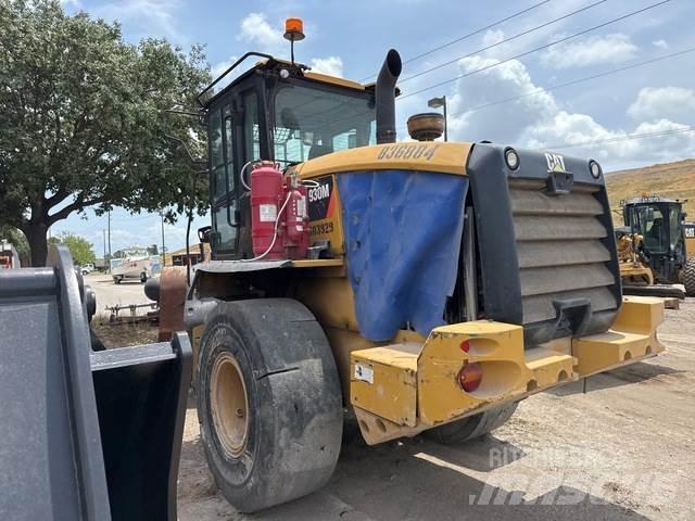 CAT 930M Naudoti ratiniai krautuvai