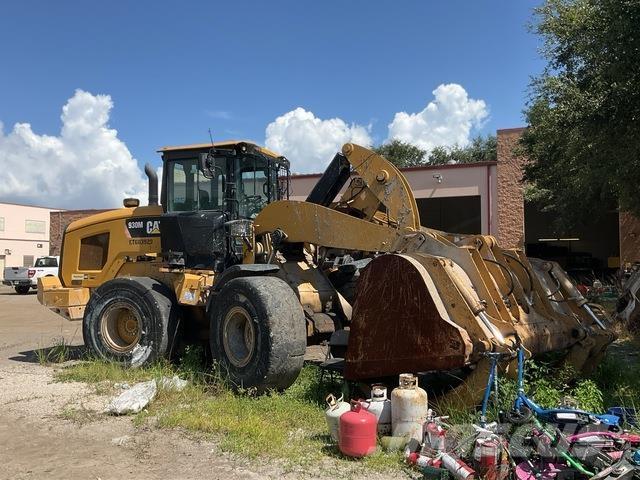 CAT 930M Naudoti ratiniai krautuvai