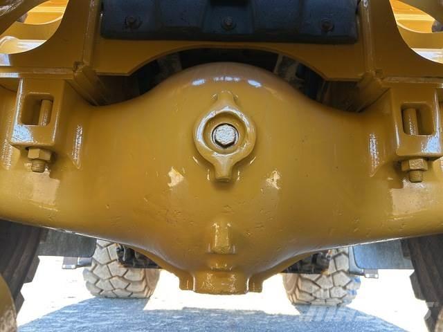 CAT 980M Naudoti ratiniai krautuvai