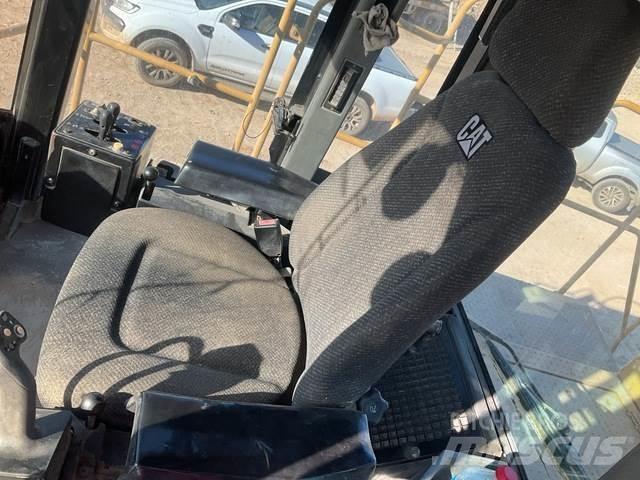 CAT 988G Naudoti ratiniai krautuvai