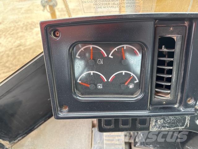 CAT 988G Naudoti ratiniai krautuvai