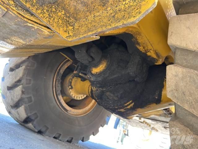 CAT 988G Naudoti ratiniai krautuvai