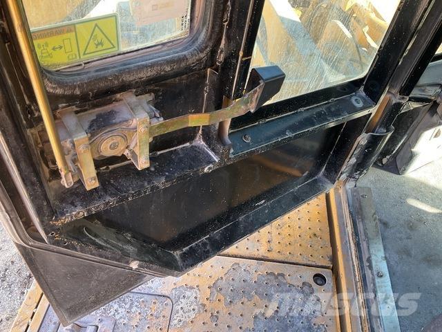 CAT 990 Naudoti ratiniai krautuvai