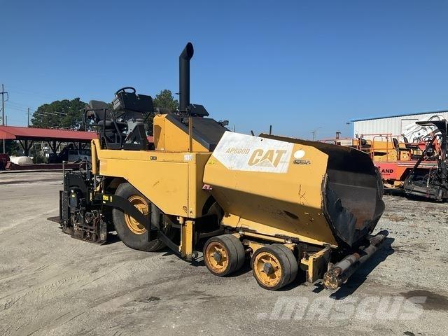CAT AP-600D Asfalto klotuvai
