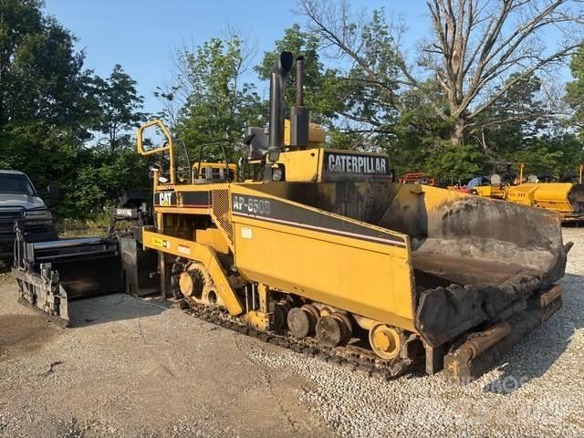 CAT AP-650B Asfalto klotuvai