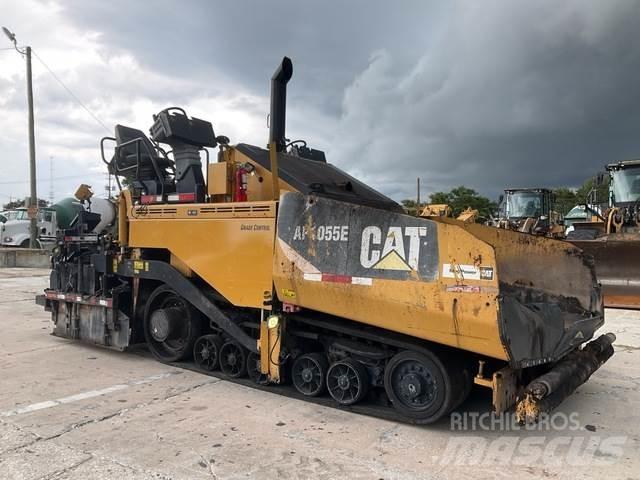 CAT AP1055E Asfalto klotuvai