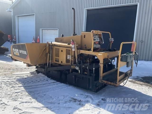 CAT AP255E Asfalto klotuvai