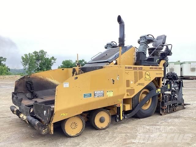 CAT AP600F Asfalto klotuvai