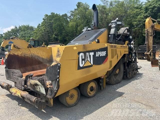 CAT AP600F Asfalto klotuvai