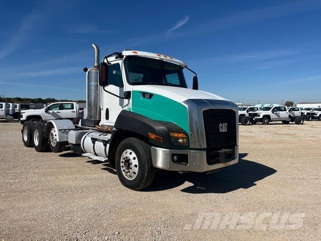 CAT CT660S Naudoti vilkikai