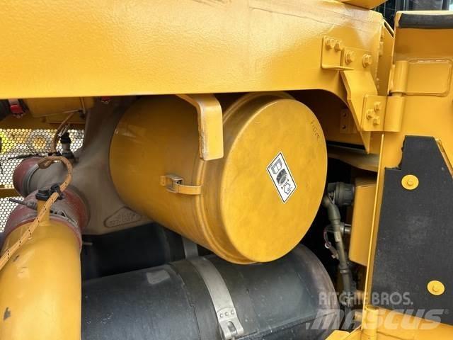 CAT D10T2 Vikšriniai buldozeriai