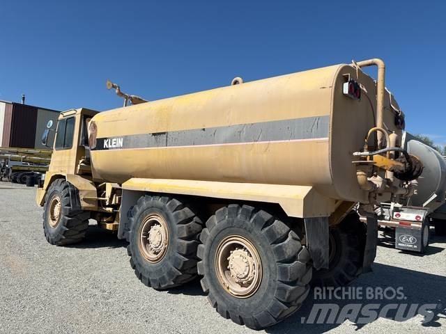 CAT D250 Vandens sunkvežimiai