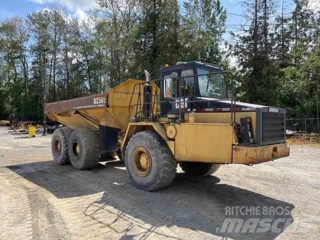 CAT D250E Karjeriniai savivarčiai
