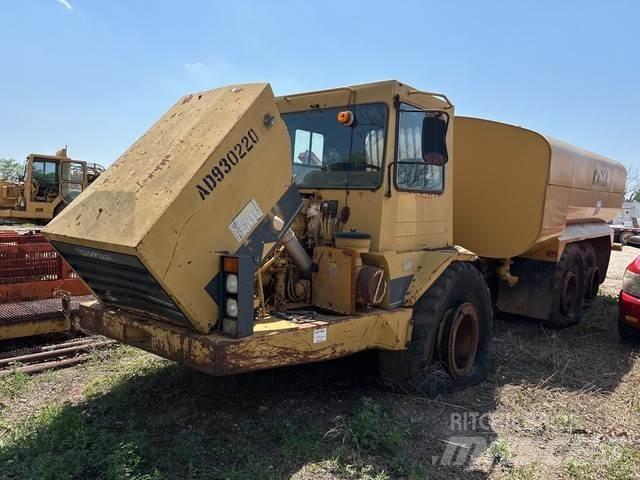 CAT D300D Vandens sunkvežimiai