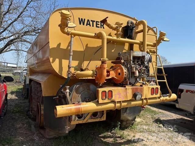 CAT D300D Vandens sunkvežimiai