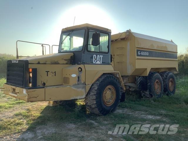 CAT D300E Vandens sunkvežimiai