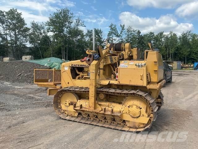 CAT D4E 20 vamzdžių klotuvų buldozeriai