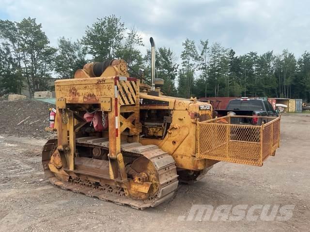 CAT D4E 20 vamzdžių klotuvų buldozeriai