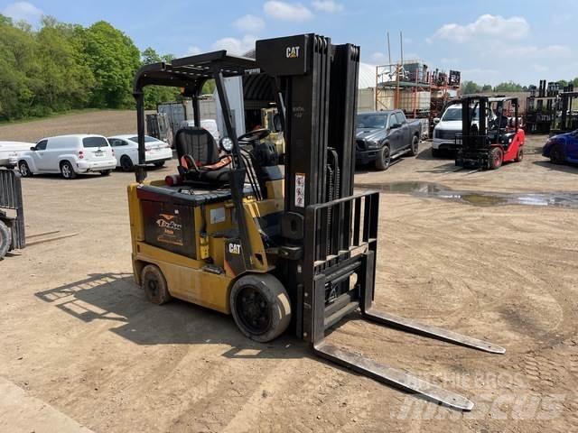 CAT E5000 Elektriniai šakiniai krautuvai