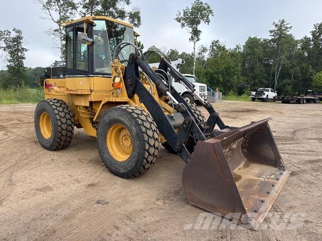 CAT IT24F Naudoti ratiniai krautuvai