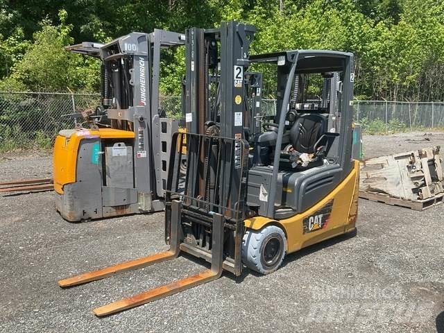 CAT MH 2ET4000 Elektriniai šakiniai krautuvai
