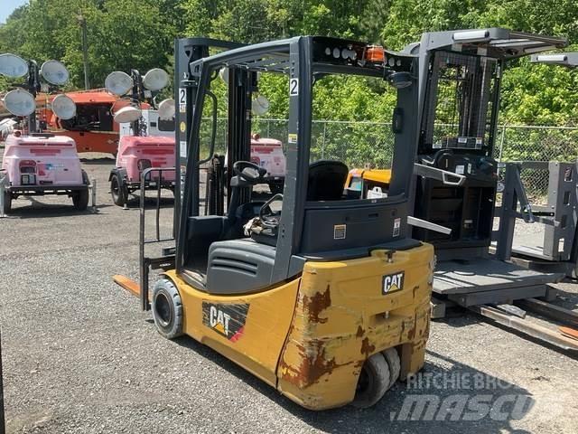 CAT MH 2ET4000 Elektriniai šakiniai krautuvai